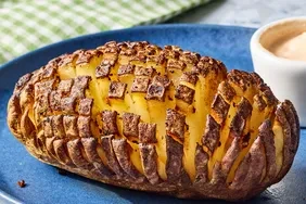 Crispy Sliced Roasted Potatoes with Creamy Spicy Dipping Sauce