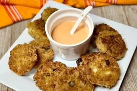 Crispy Crab Cakes with Homemade Sriracha Aioli