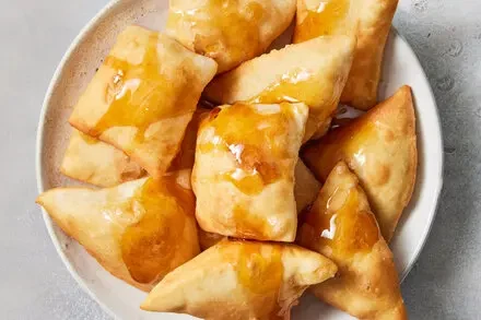Authentic Sopapillas: Crispy Puffed Pastries with Honey